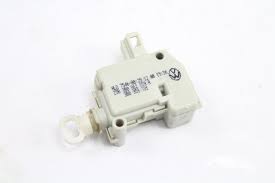 BAGAJ MERKEZİ KİLİT MOTORU GOLF IV 97-05 PASSAT 96-00 IBIZA 02-09 -LEON-OCTAVIA 97 MERCEDES-BMW 3B0959781B-1M0959781A